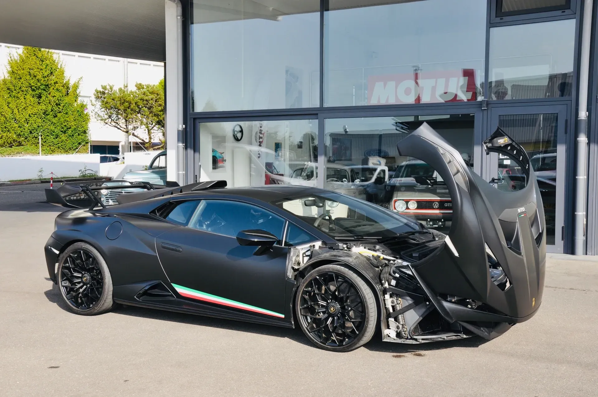 LAMBORGHINI Huracan STO - capot ouvert