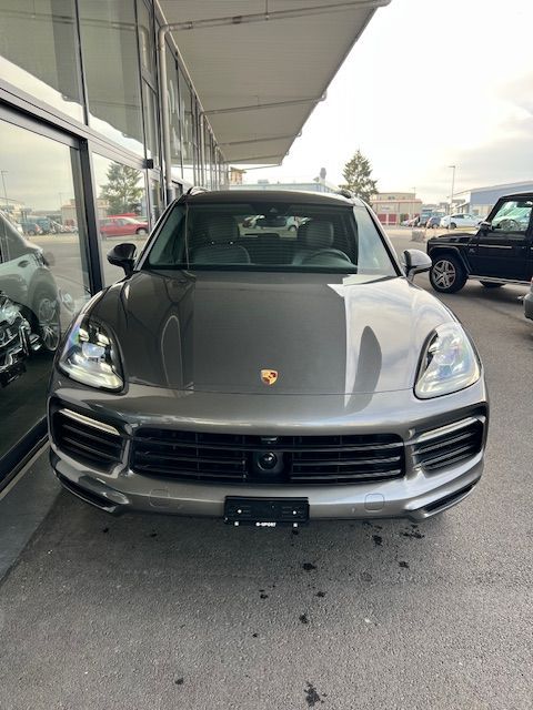 Porsche Cayenne S de face