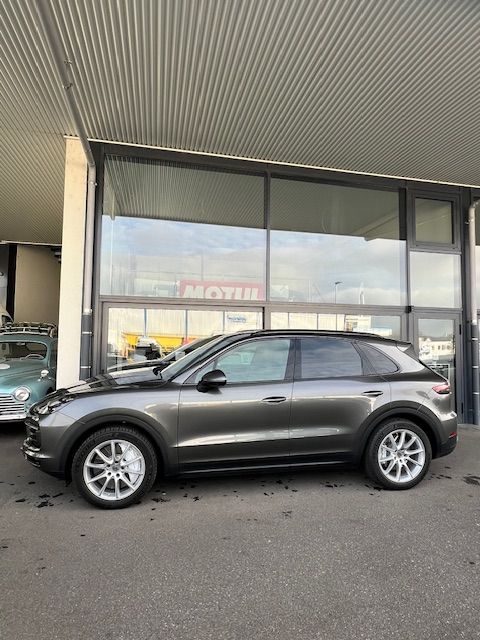 Porsche Cayenne S vue de côté