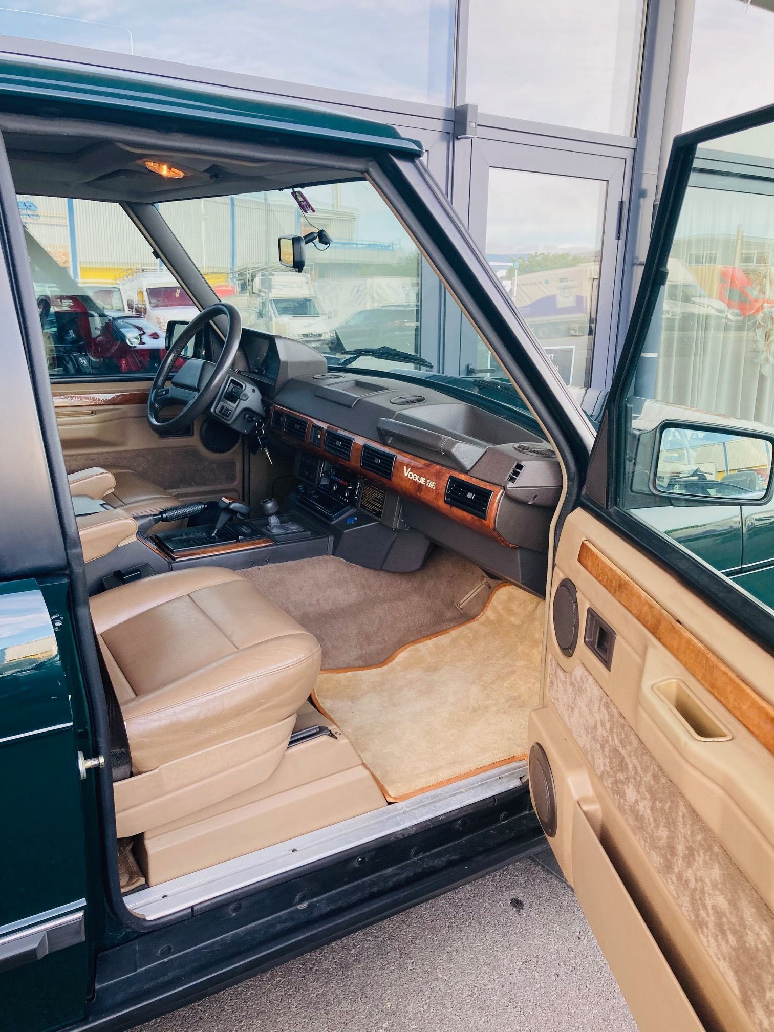 Range Rover Vogue SE, portière ouverte côté passager.