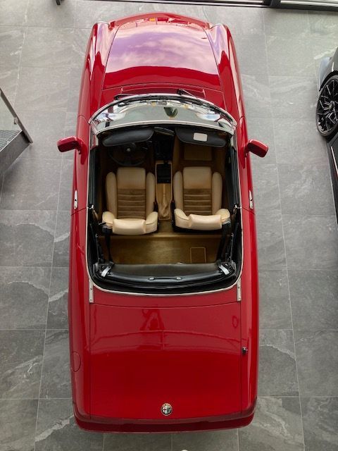 Alfa Romeo Spider - vue de dessus toit ouvert