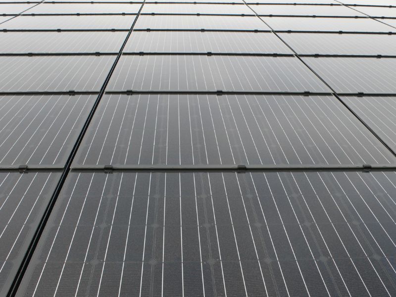 Solaranlage auf Hausdach, die von der koppmarcelbaut gmbh gebaut wurde