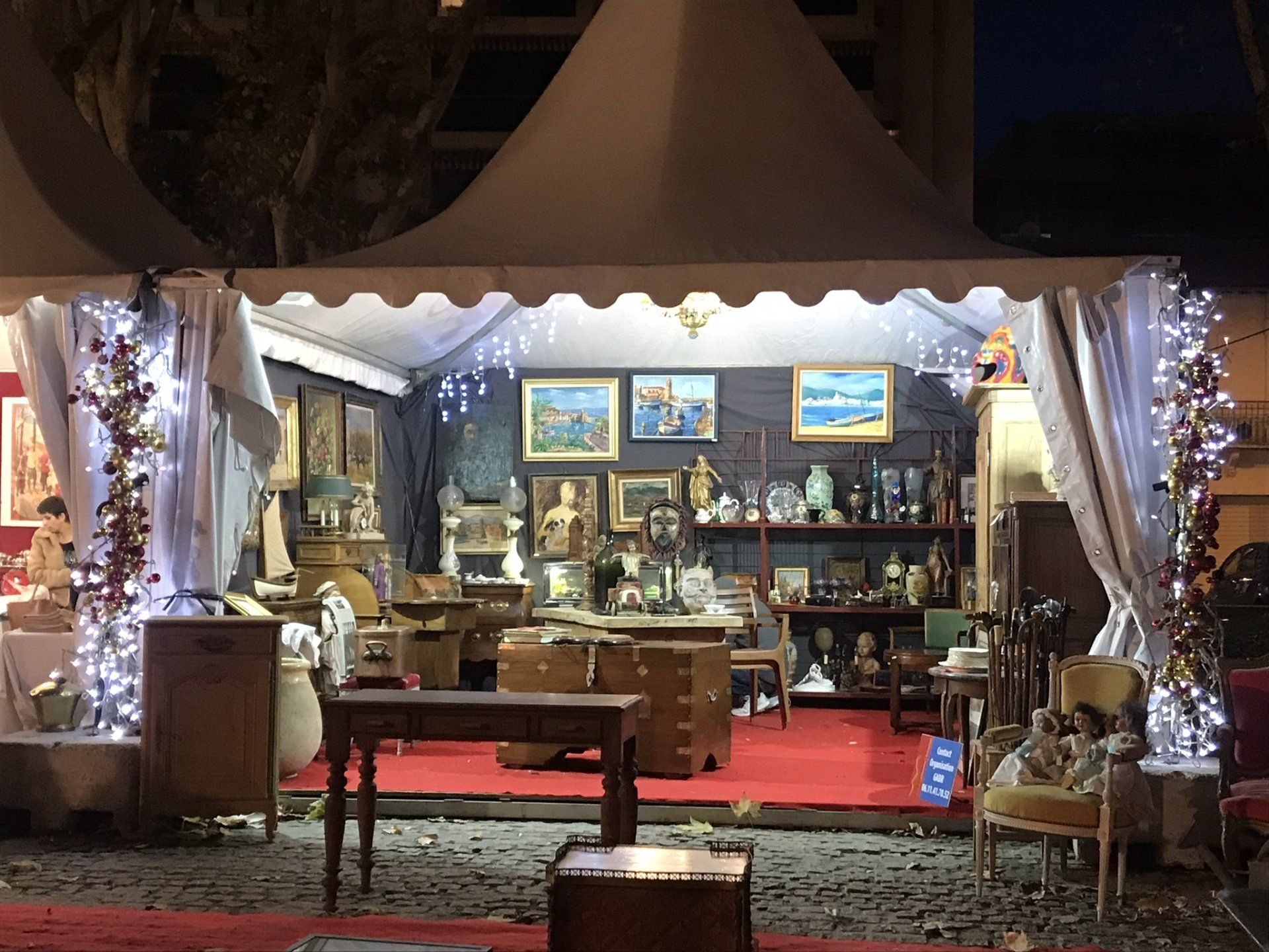 Stand de mobiliers anciens