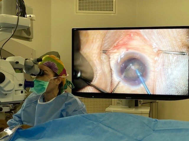 Opération chirurgie oculaire