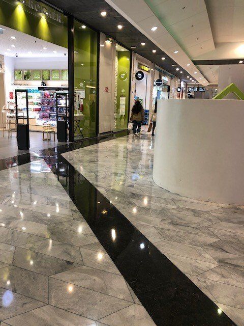 Pose de marbre centre commercial