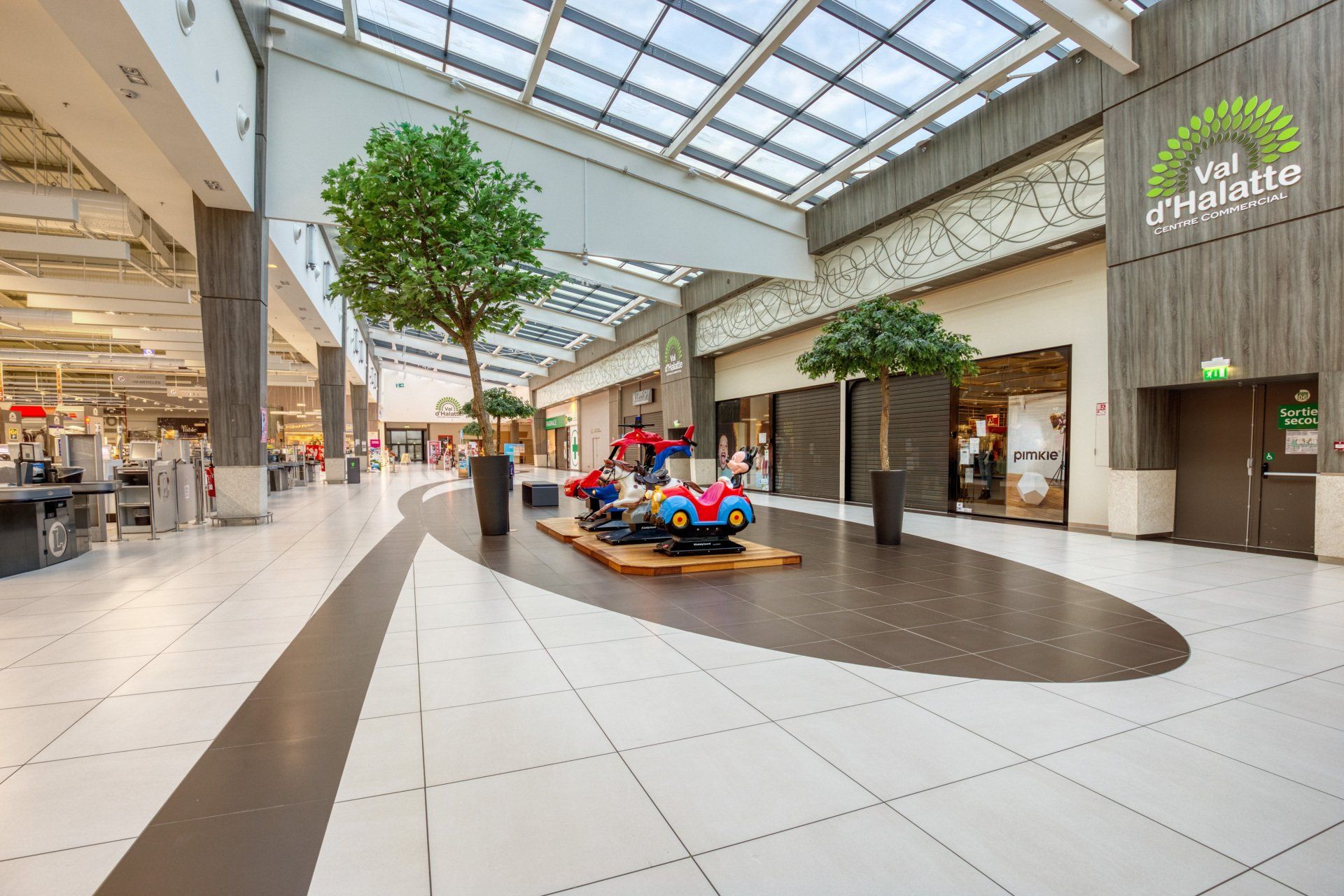 Pose de carrelage blanc et marron