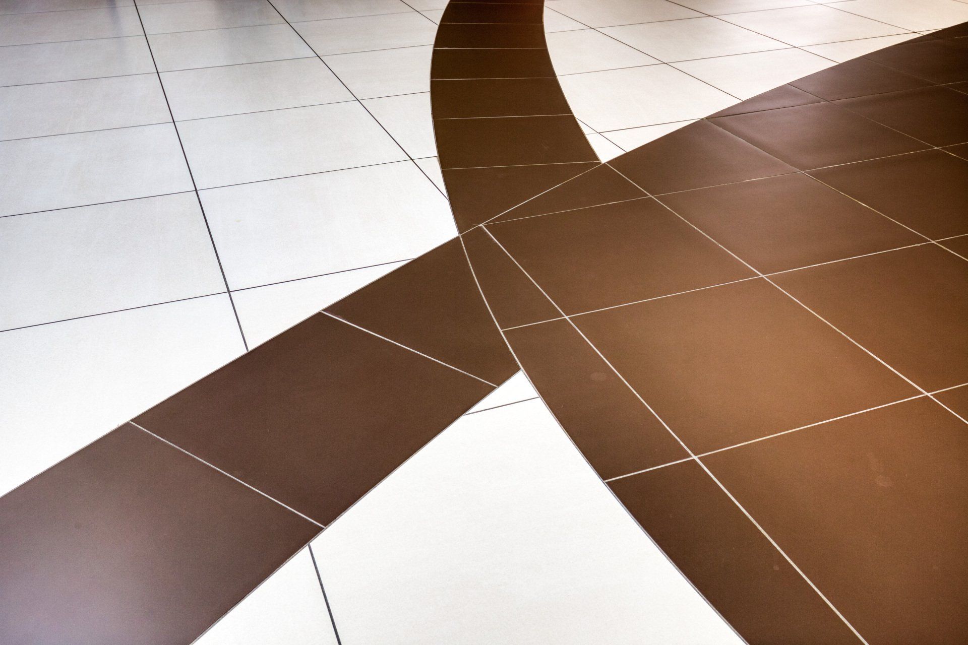 Design au sol blanc et marron