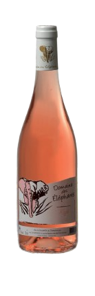 Présentation d'une bouteille de rosé de leur production.