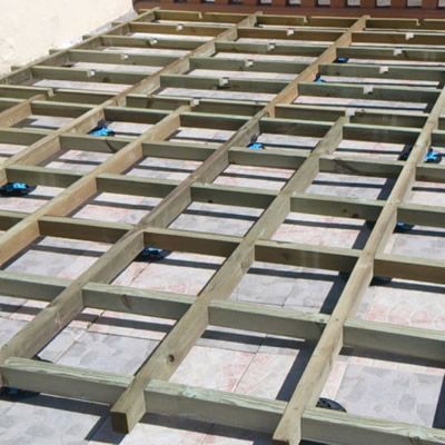 Lambourdes d'une terrasse en bois