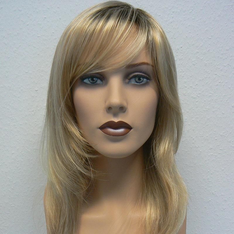 Eine Schaufensterpuppe mit einer blonden Perücke mit Pony