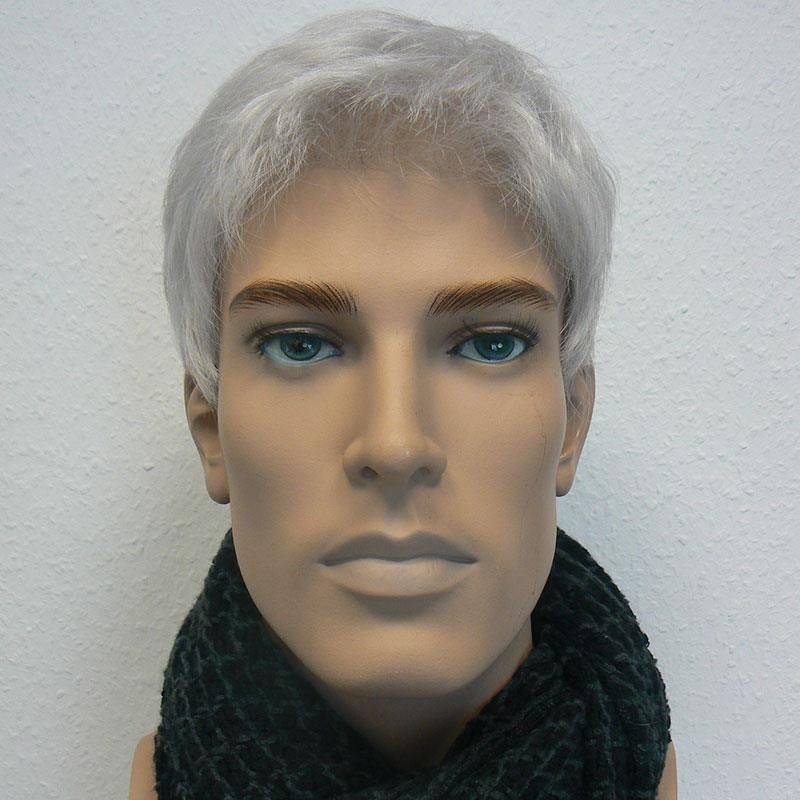 Eine Schaufensterpuppe trägt einen Schal um den Hals und eine Perücke