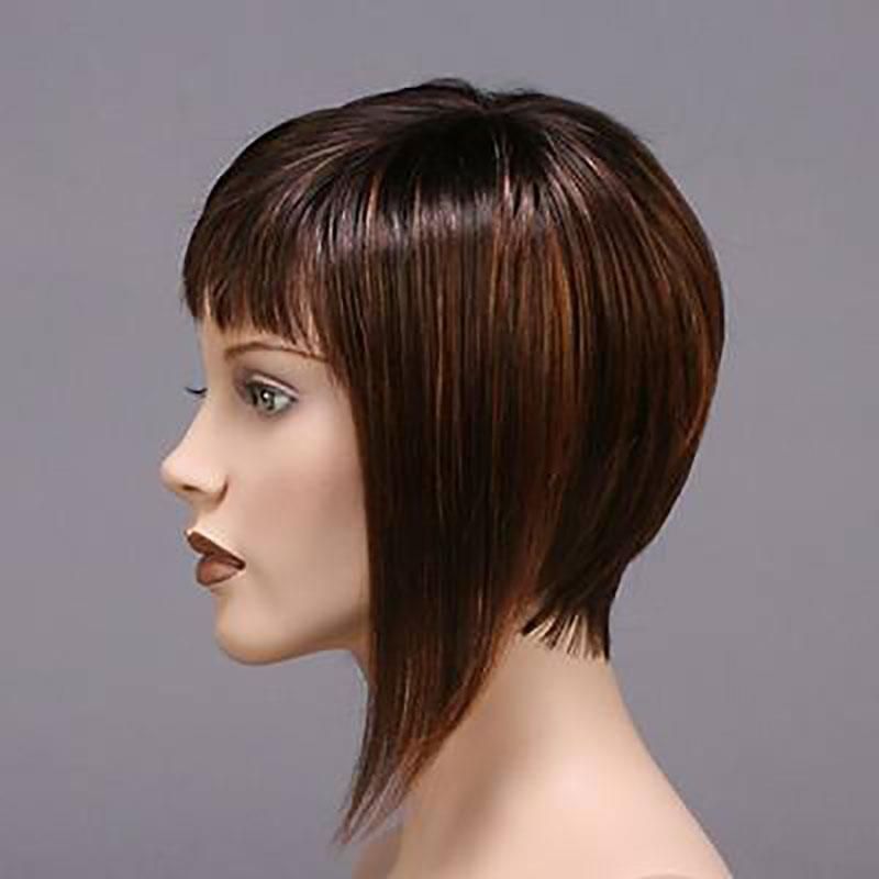 Eine Nahaufnahme des Kopfes einer Schaufensterpuppe mit Perücke.