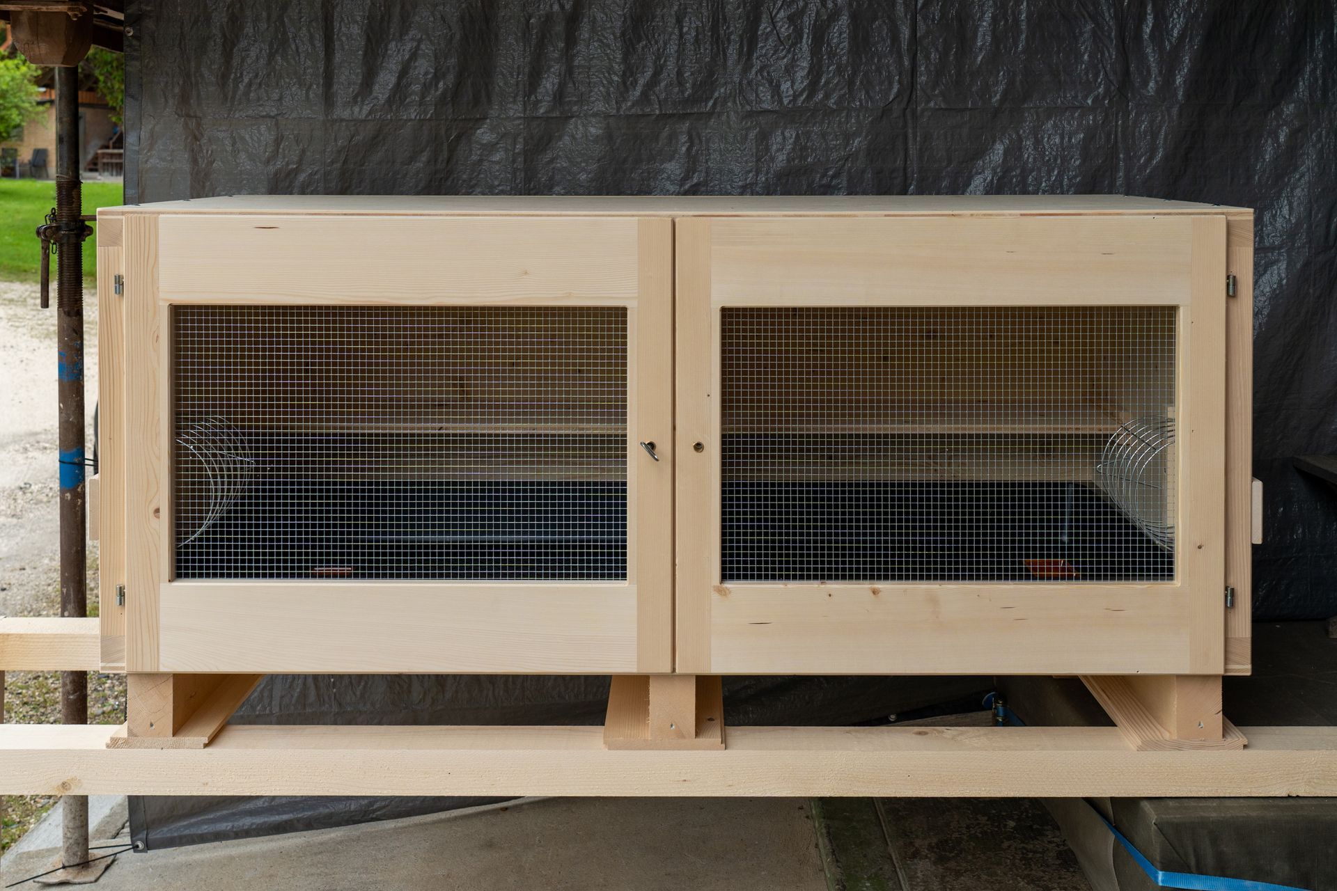 Massgeschneiderter Stall für Kaninchen