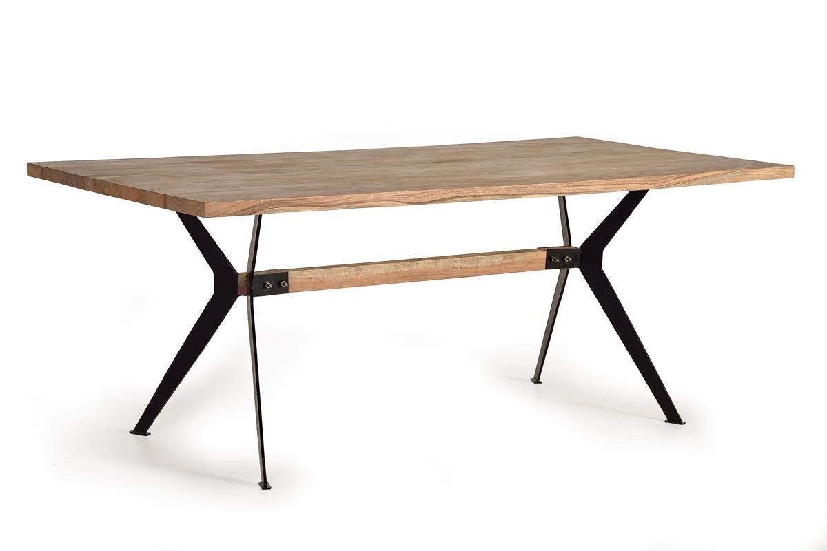 Una mesa de madera con patas de metal sobre un fondo blanco.