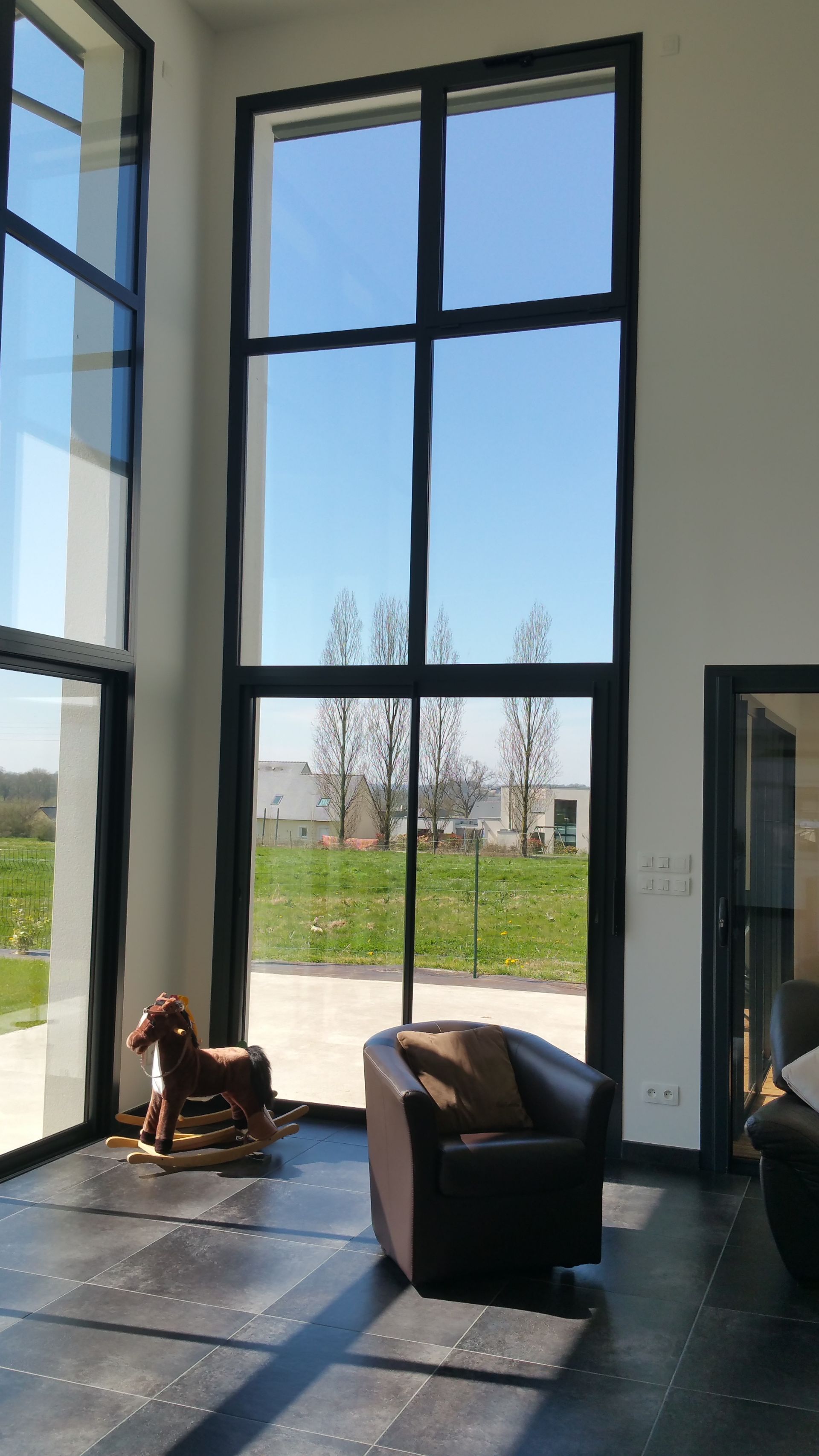 Grandes fenêtres en aluminium