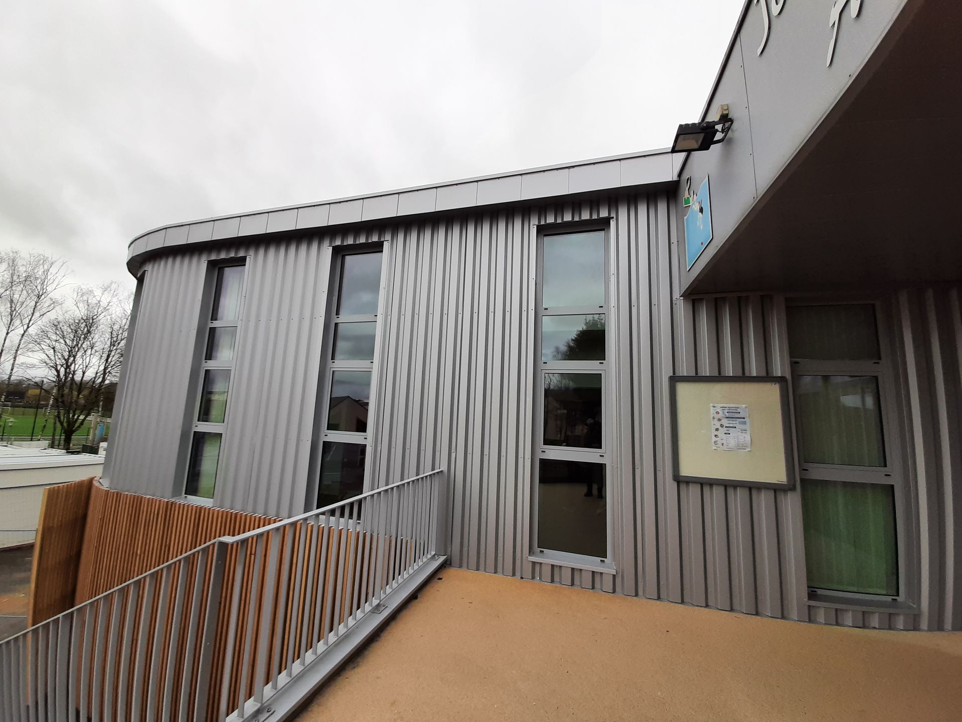 Vitres verticales installées par l'entreprise