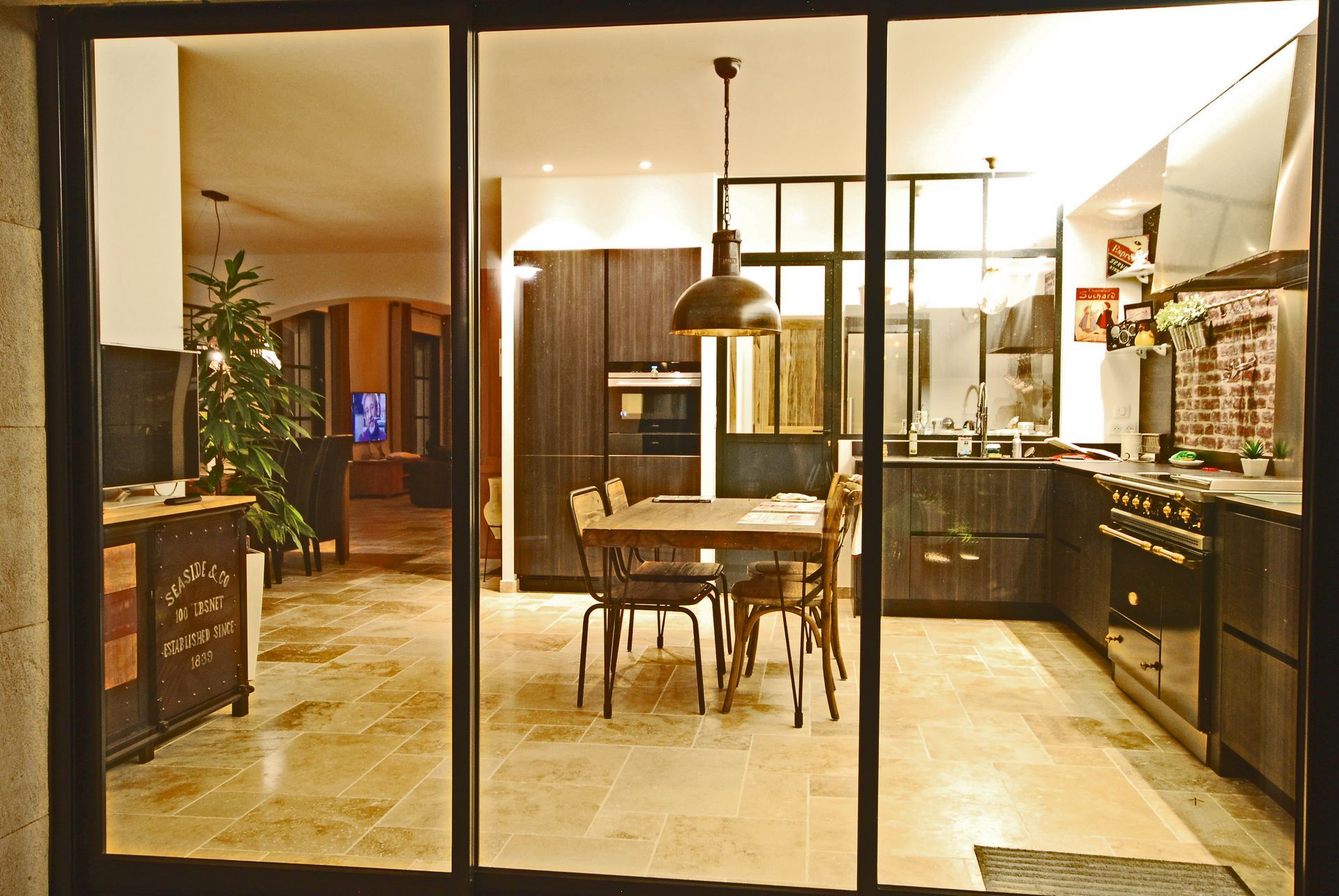 Verrière dans une belle cuisine