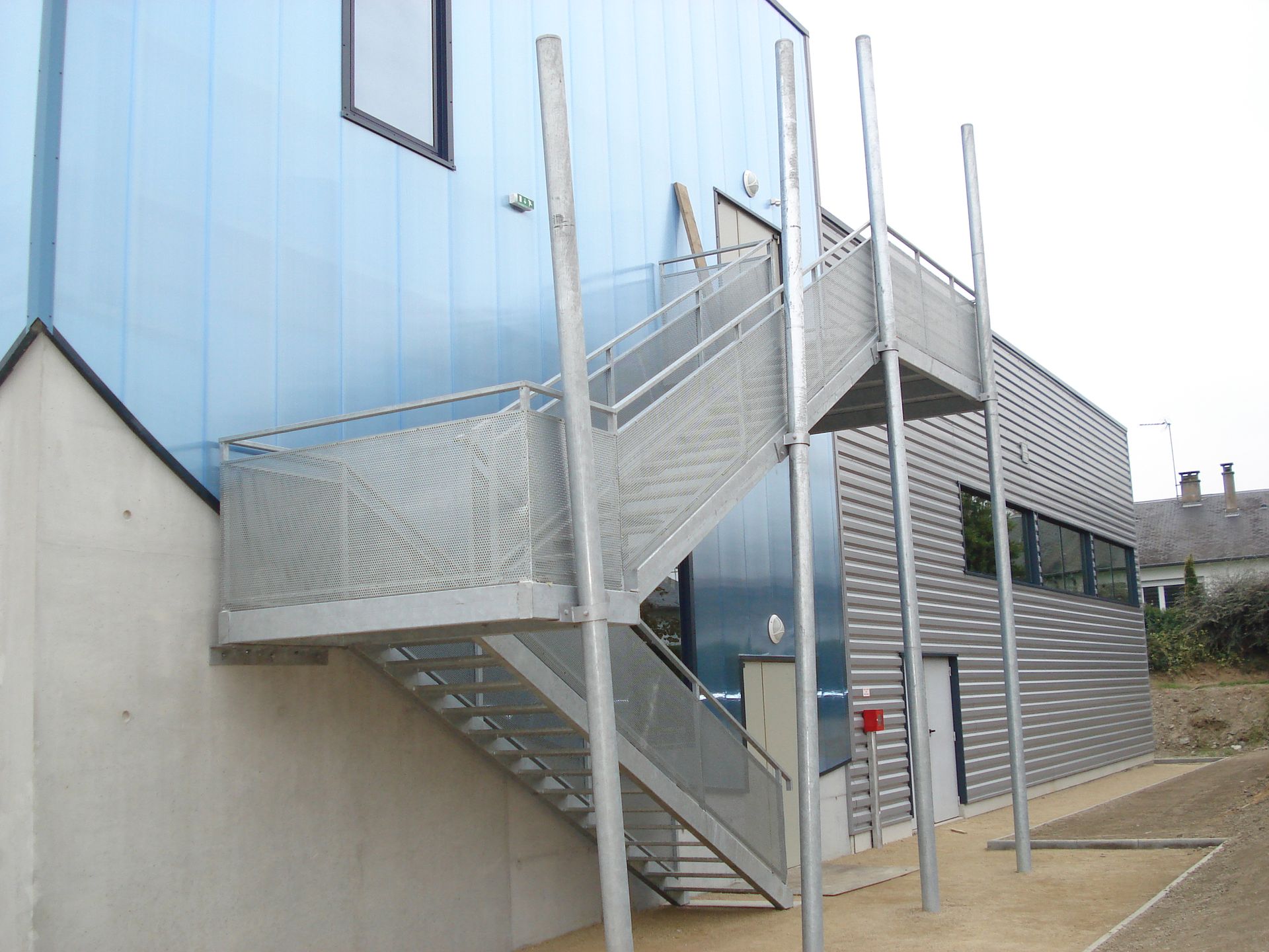 Escaliers extérieurs en aluminium