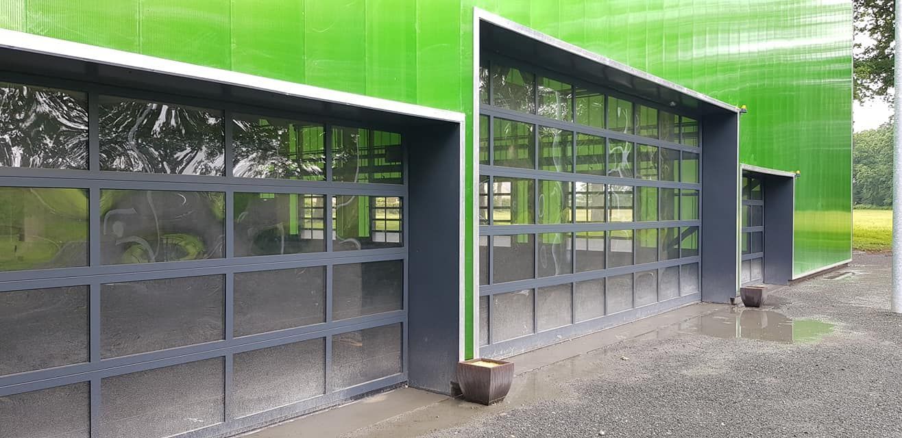 Porte de garage vitrée