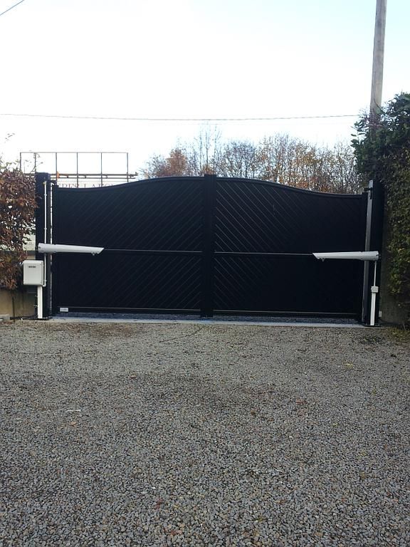 Portail autoportant en alu noir