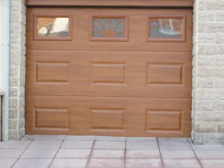 Porte de garage en bois