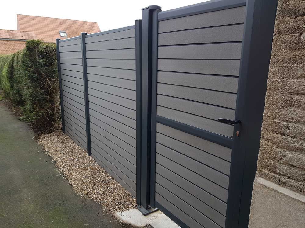 Clôture et portillon en composite
