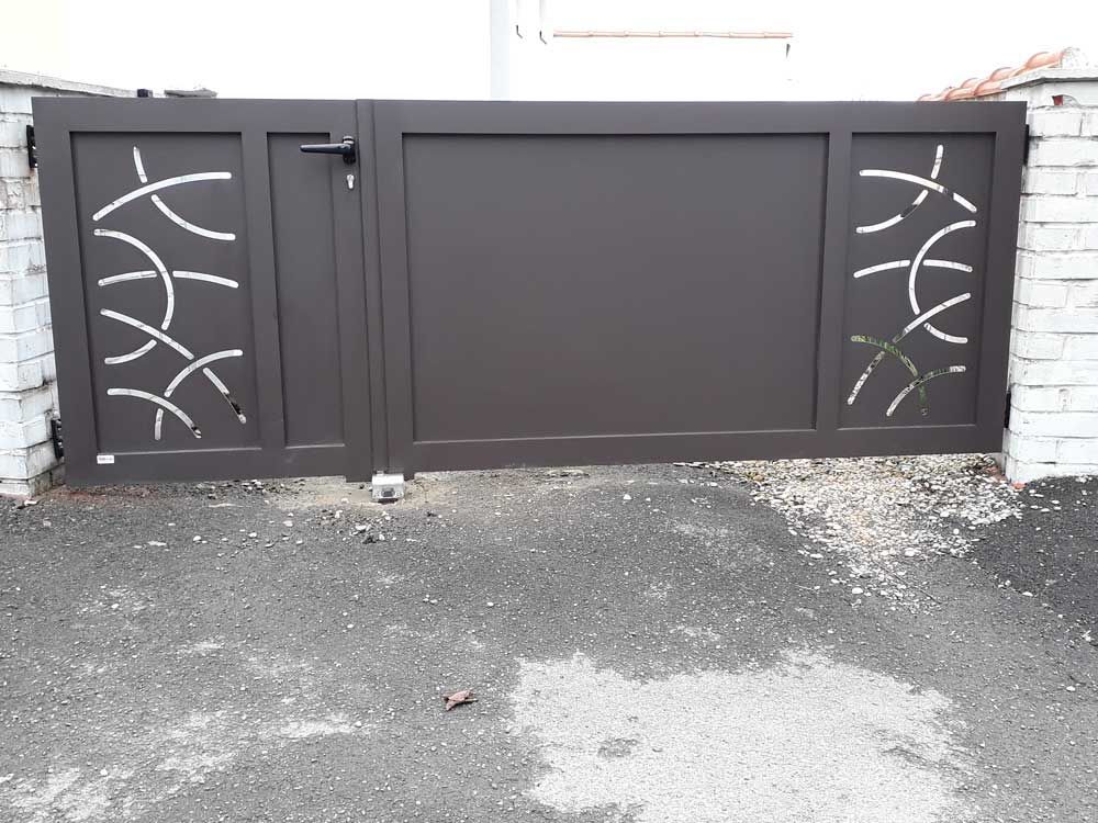 Portail battant gris anthracite