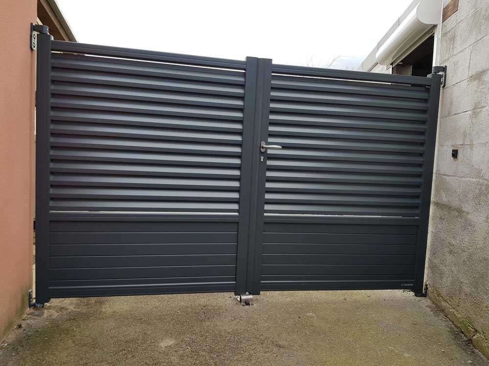 Portail battant noir