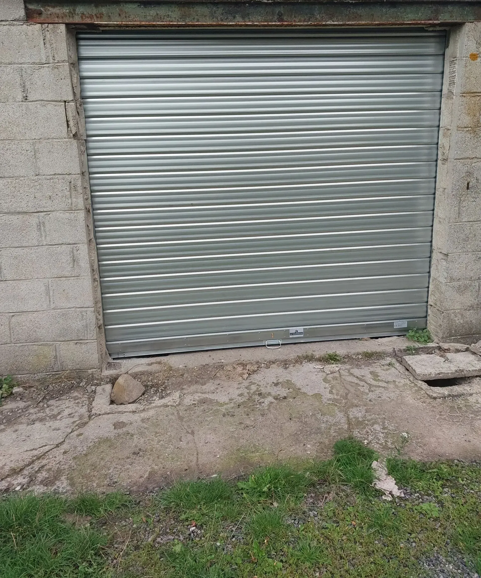 Rideau métallique gris 