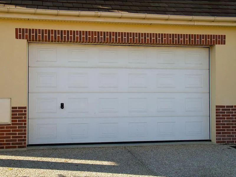 Porte de garage blanche