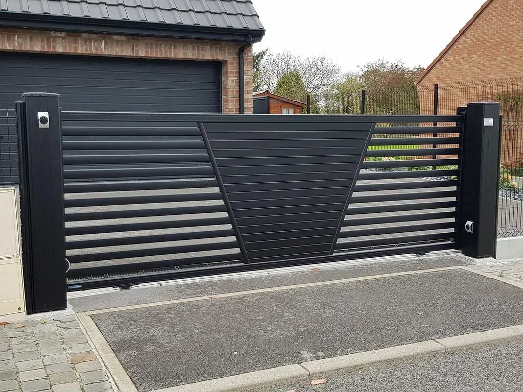 Portail coulissant noir