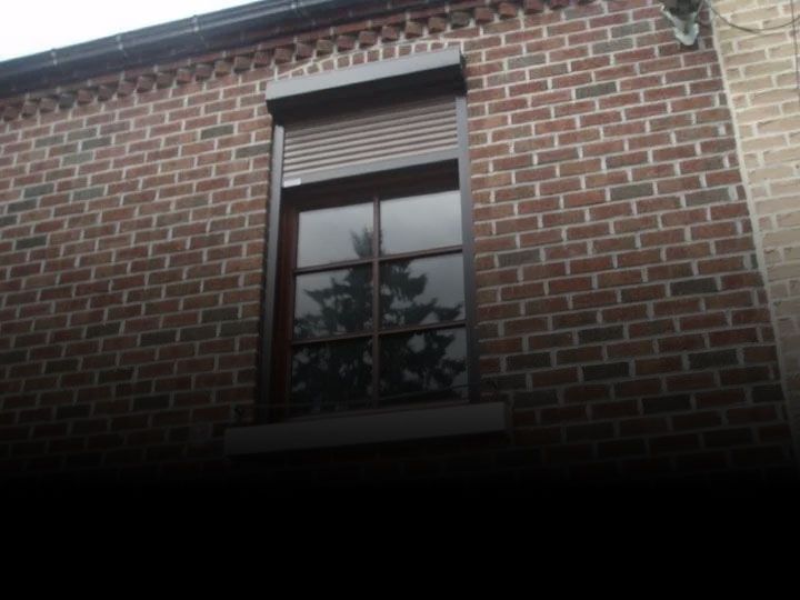 Fenêtre en alu foncé