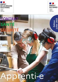 Apprenti-e en contrat santé sécurité, jeune formé aux gestes de sécurité au travail avec casque antibruit