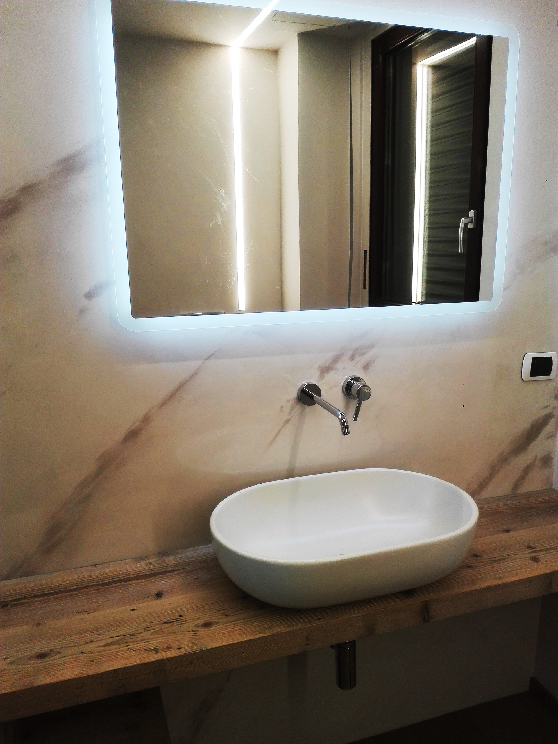 Bagno moderno con resine