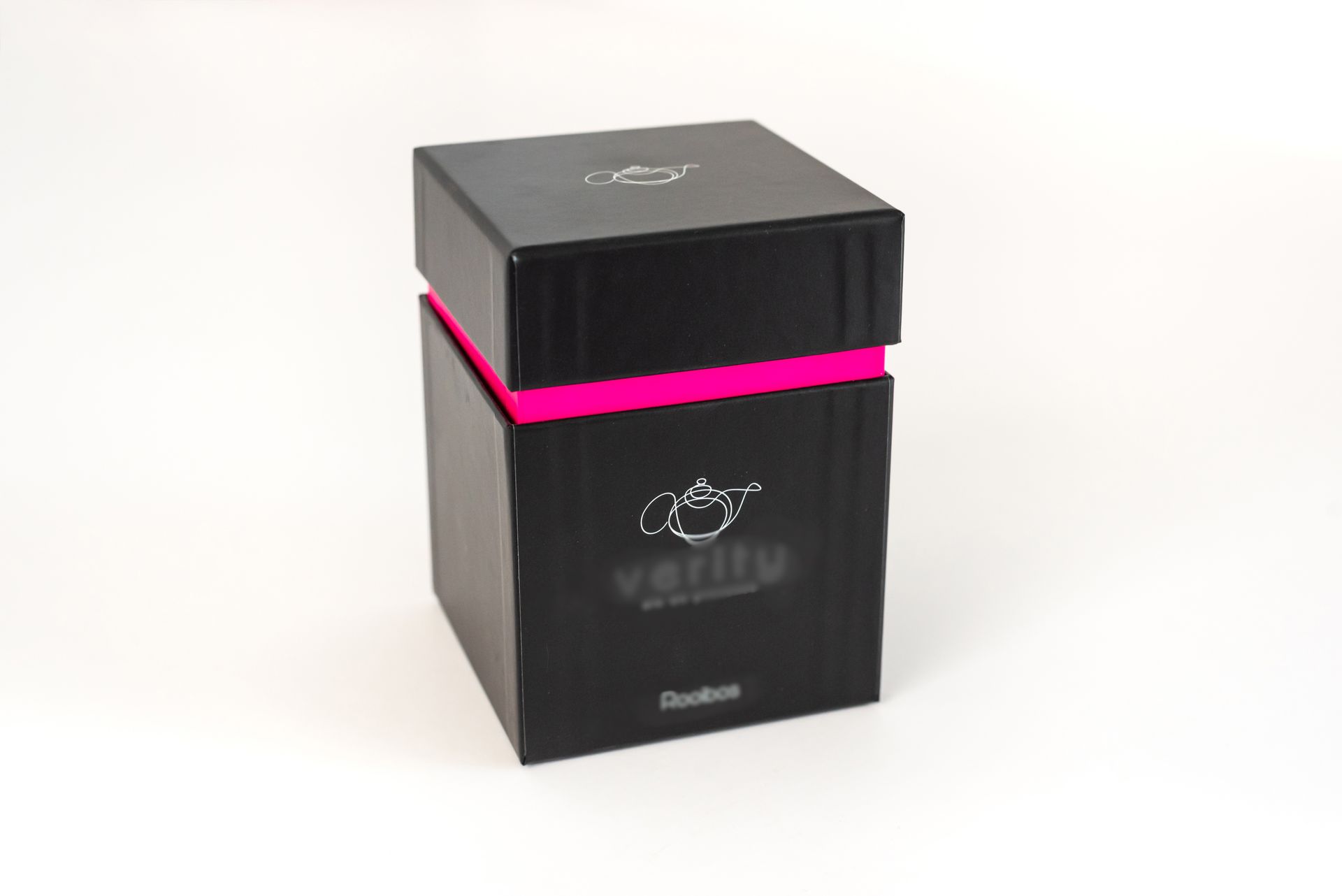 Fabrication spéciale en carton noir et rose pour du thé