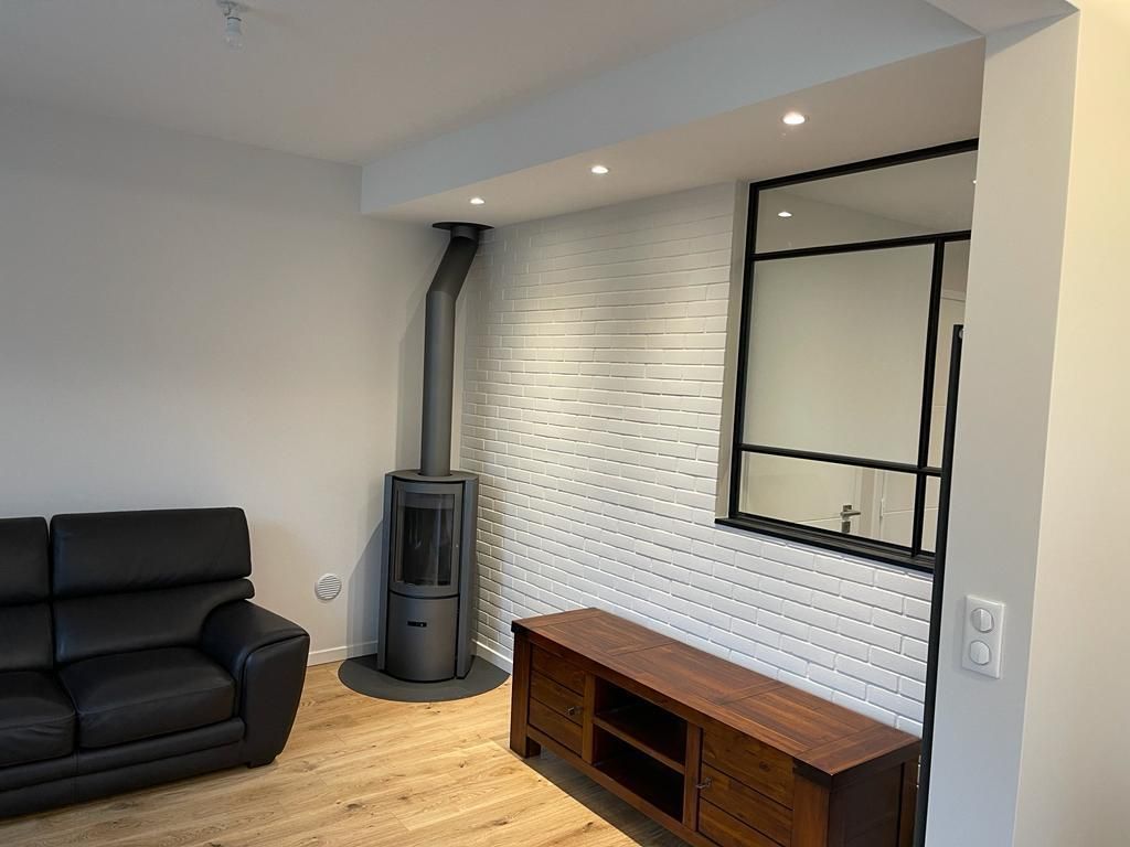 Rénovation d'un salon, focus sur un poêle