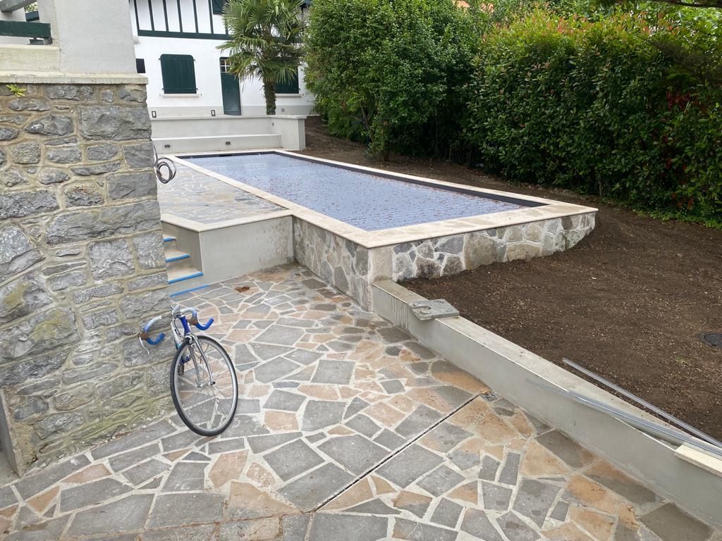 Piscine creusée en béton