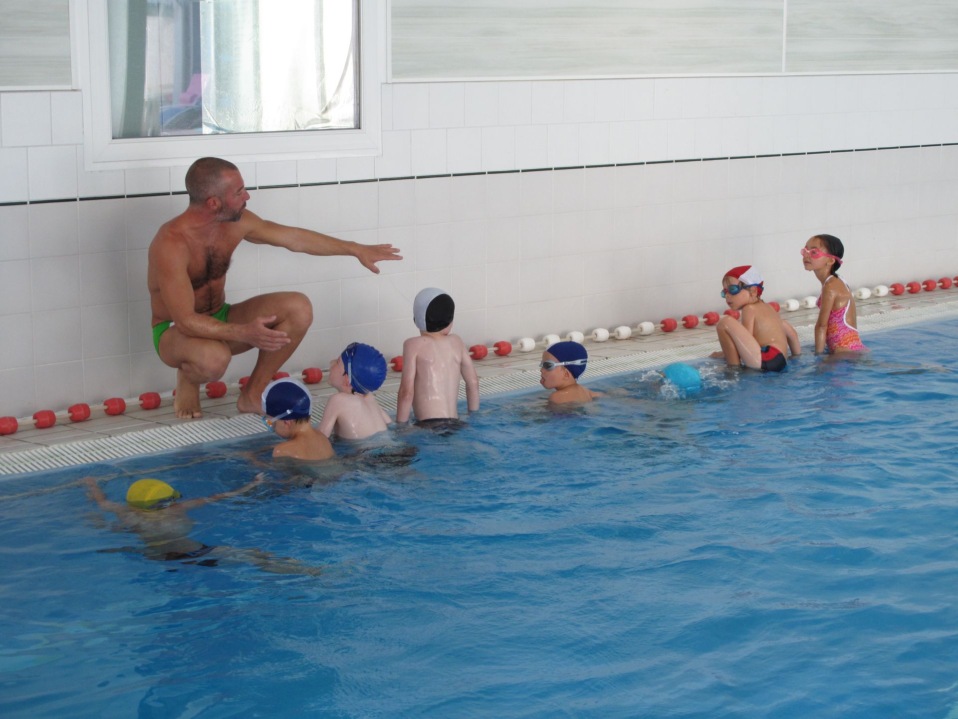 Cours de natation par un maître nageur qualifié