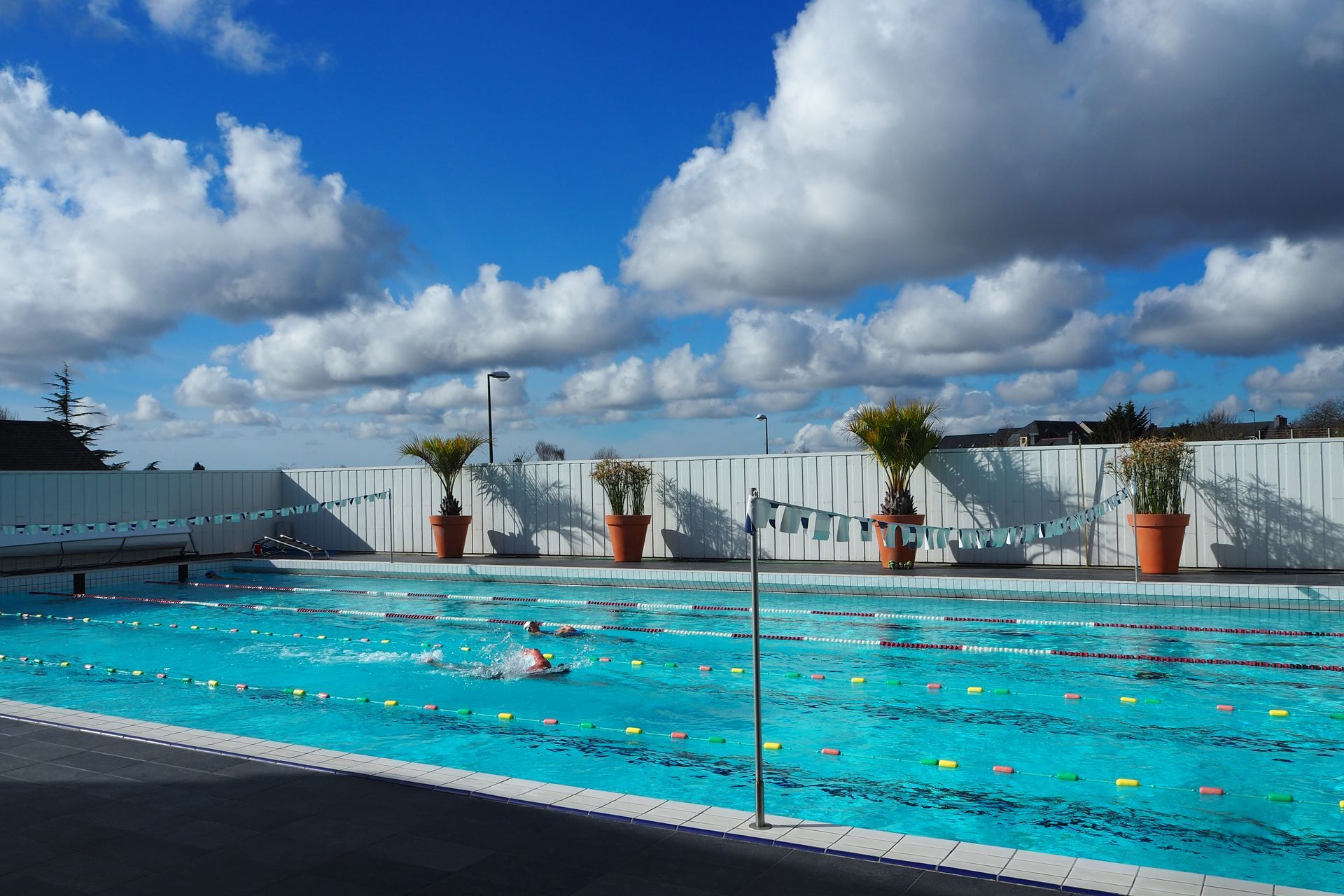 Piscine extérieure du centre aquatique