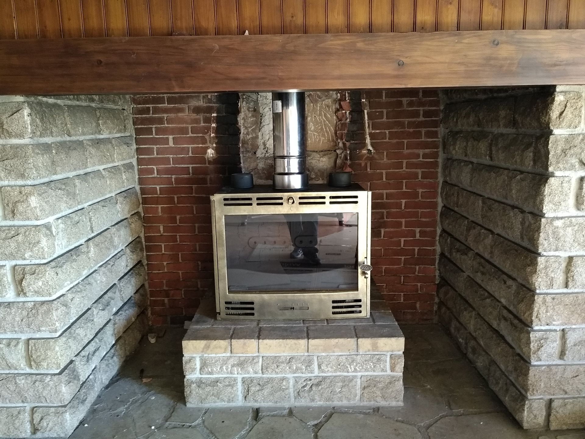 Poêle à bois et son conduit de fumée