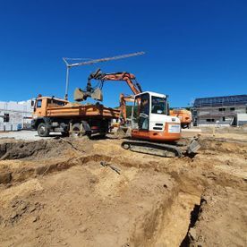 Steinkamp Baumaschinenverleih und Erdarbeiten Sandgrube und Baufahrzeuge