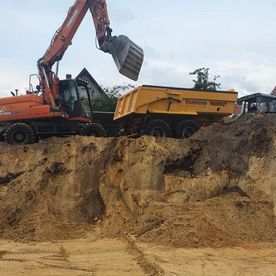 Steinkamp Baumaschinenverleih und Erdarbeiten Sandgrube und Baufahrzeuge