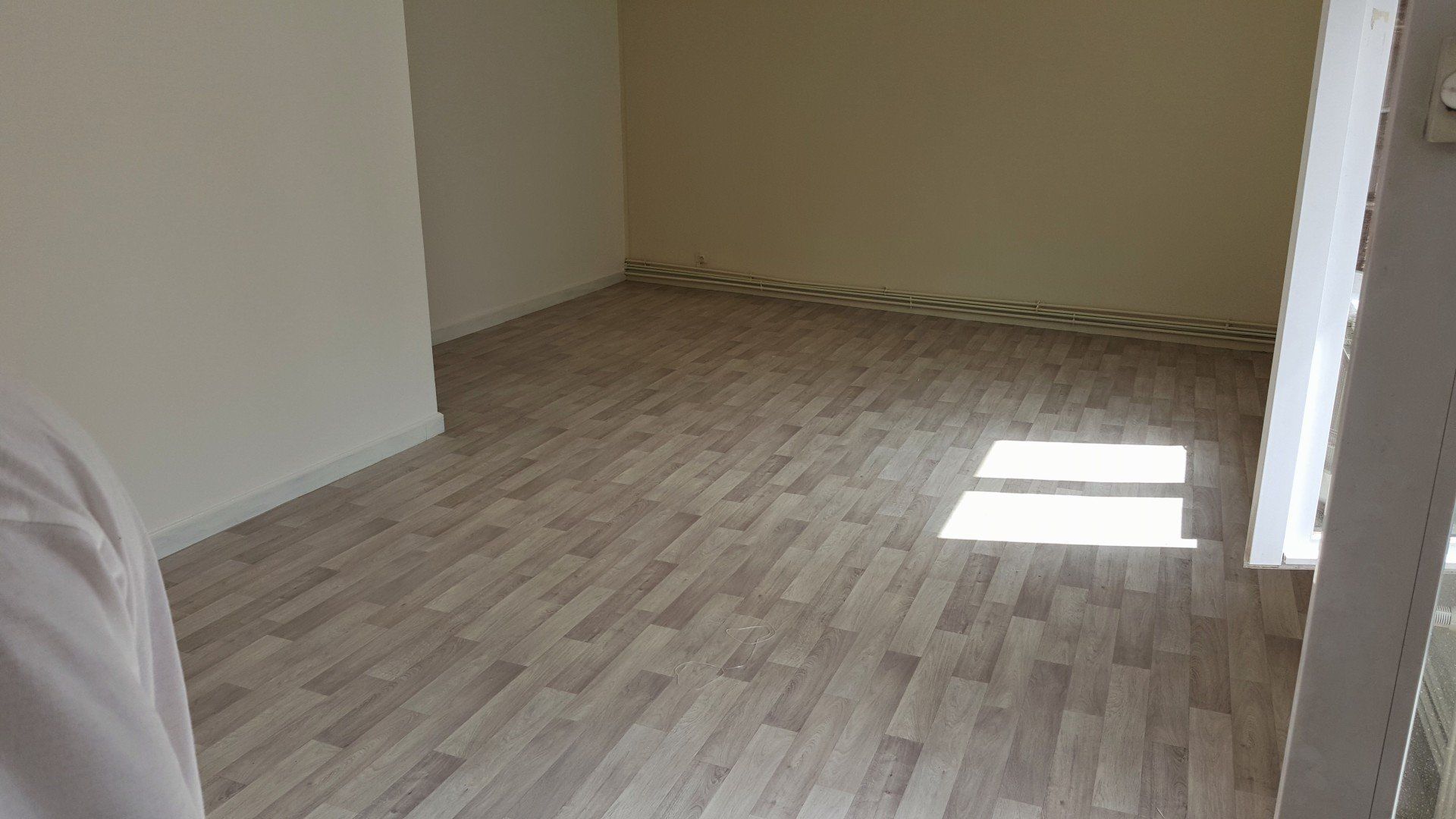 Pose d'un parquet flottant PVC
