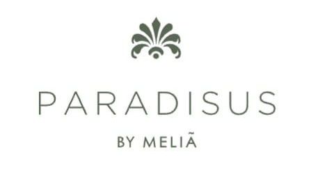 Se muestra un logotipo de Paradisus by Melia sobre un fondo blanco.