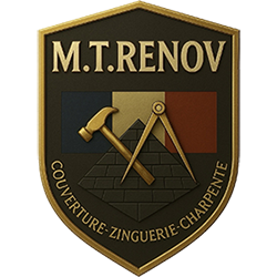 Logo en forme de bouclier avec marteau, boussole, drapeau français et texte :