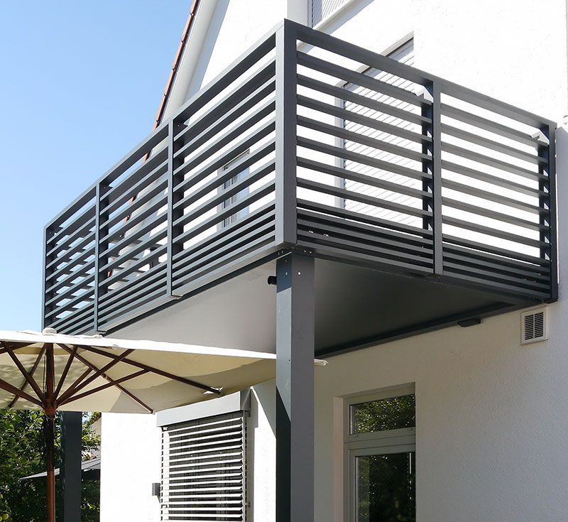 Anbaubalkon aus Aluminium mit Geländer Sondermodell