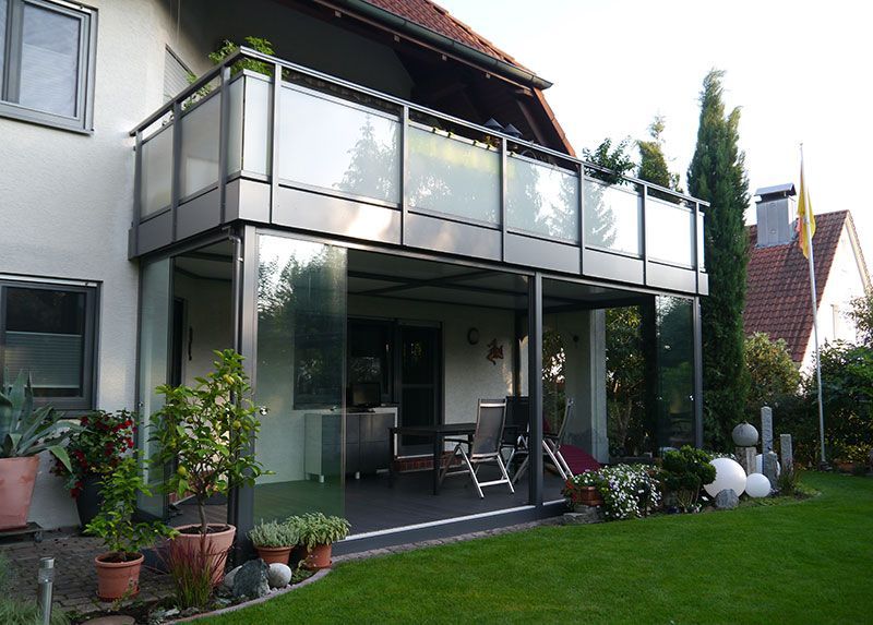 Anbaubalkon aus Aluminium mit Geländer Modell Aurach 4