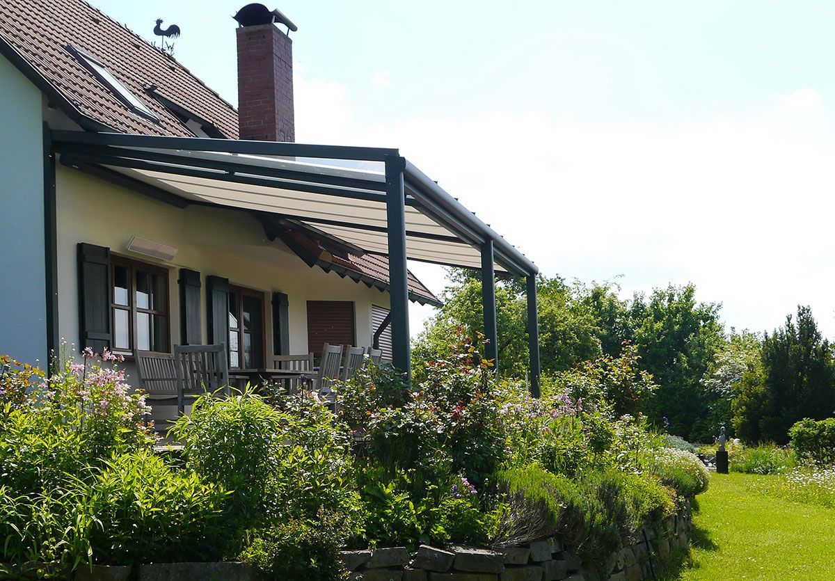 Terrassendach aus Aluminium versetzte Bausweise