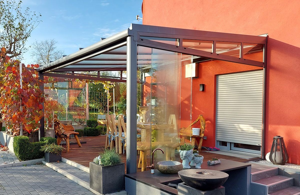 Terrassendach aus Aluminium mit Schiebetüren