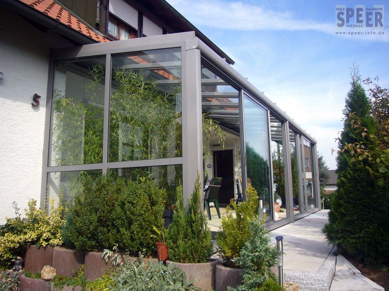 Glashaus mit gerahmte Schiebetüren aus Aluminium